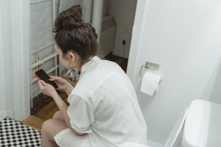 What does it mean to dream about poop